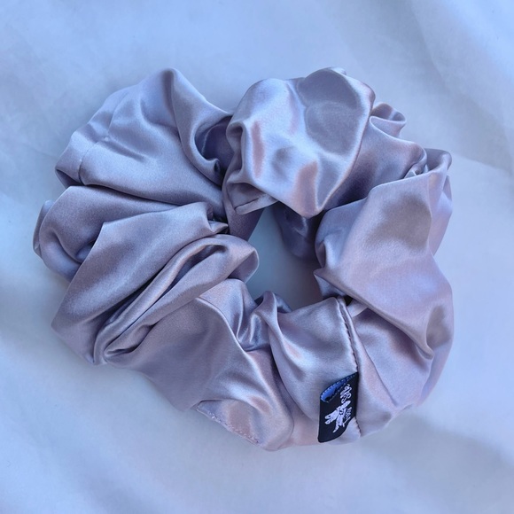 Très Silk - Large 100%Mulberry Silk Scrunchie @tressilkbrand - Picture 3 of 6